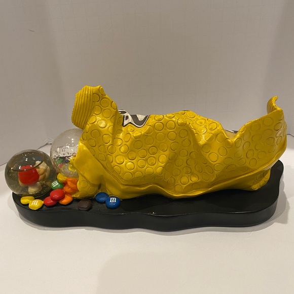 M&M's World Las Vegas NV Giant Yellow Candy Bag Spilled M&M's Water Globes 2006 - Picture 5 of 8